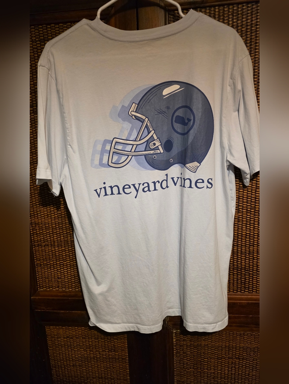 Vineyard Vines Men's Pale Blue Pocket Tee with Whale Patch Football Large EUC - Picture 2 of 3